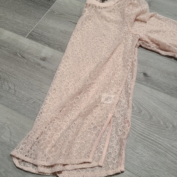 Ricki's Floral Lace detail top - Picture 2 of 4